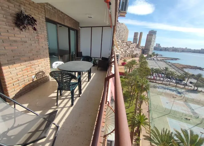 アパート Very Lightful Apartment. Incredible Sea Views. Big Terrace, Swimming Pool. Ac. Very Close To Center.