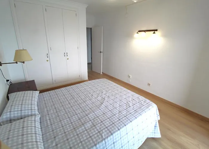 Very Lightful Apartment. Incredible Sea Views. Big Terrace, Swimming Pool. Ac. Very Close To Center. アパート アリカンテ