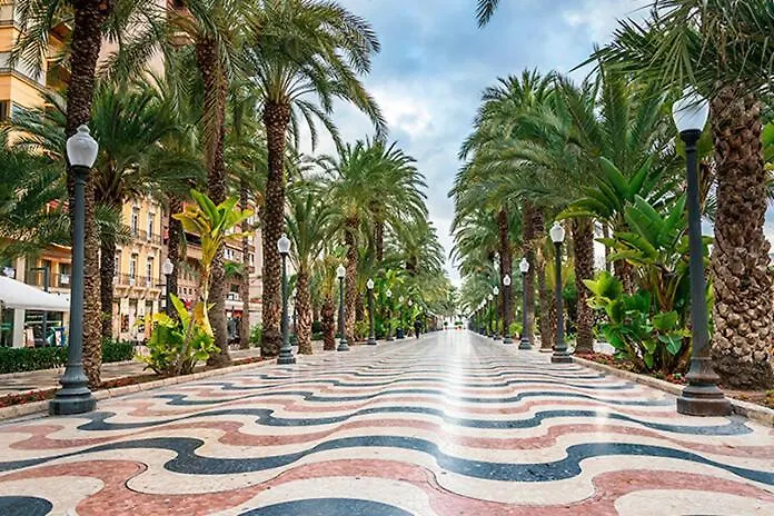 Very Lightful Apartment. Incredible Sea Views. Big Terrace, Swimming Pool. Ac. Very Close To Center. * アリカンテ